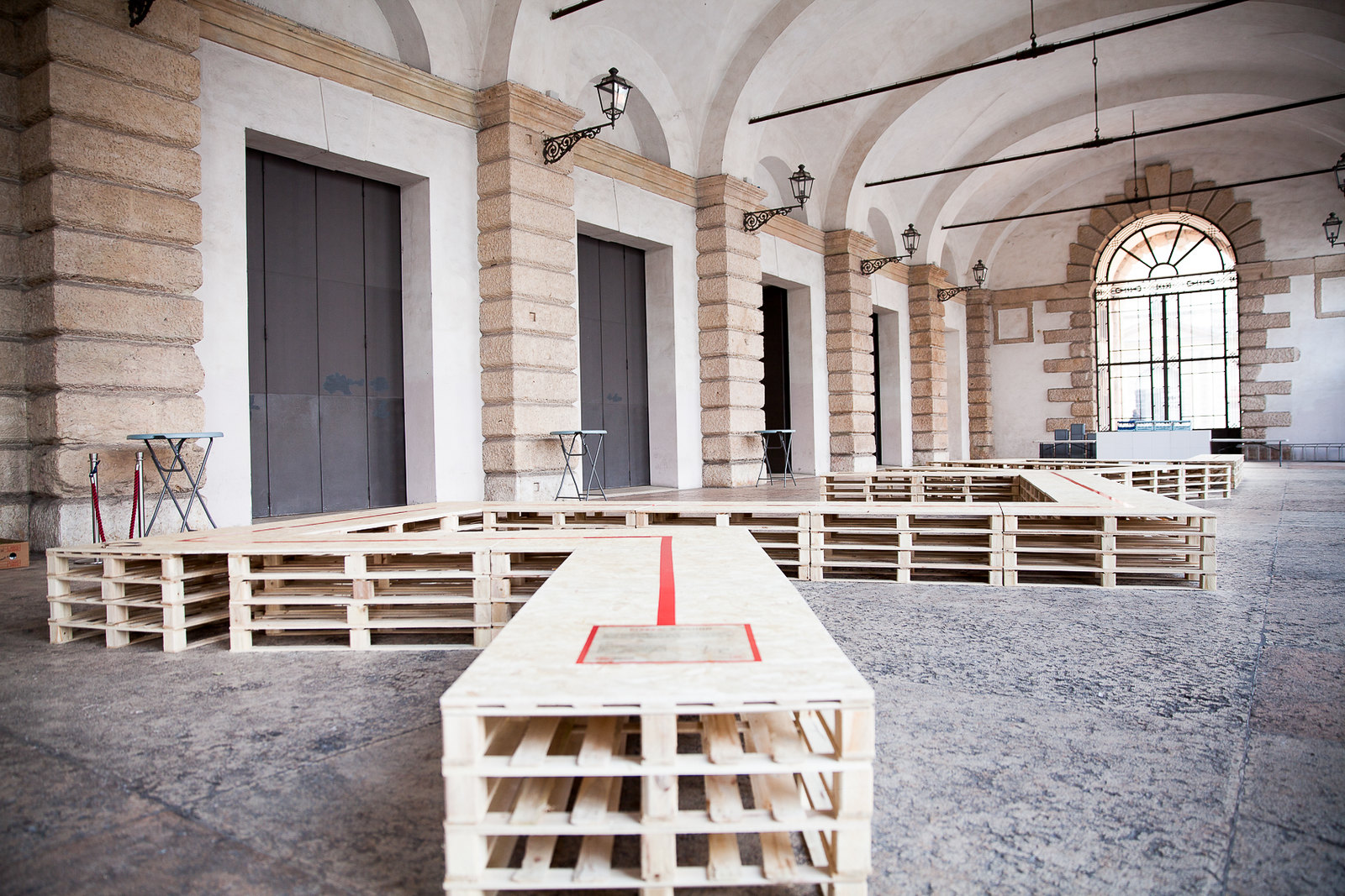 Pallet installation at Palazzo della Gran Guardia